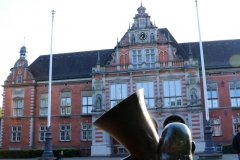 Tubaspieler-Harburger-Rathaus